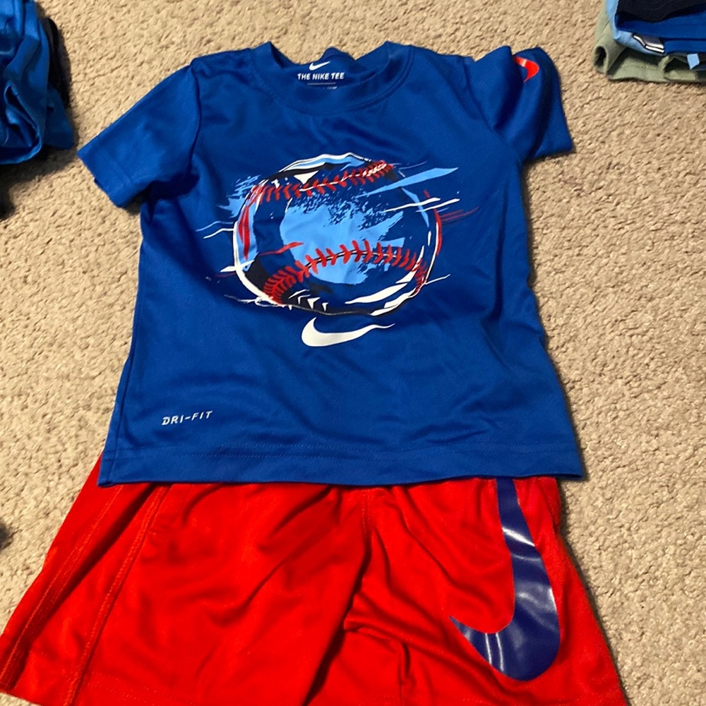 4t boys Nike set